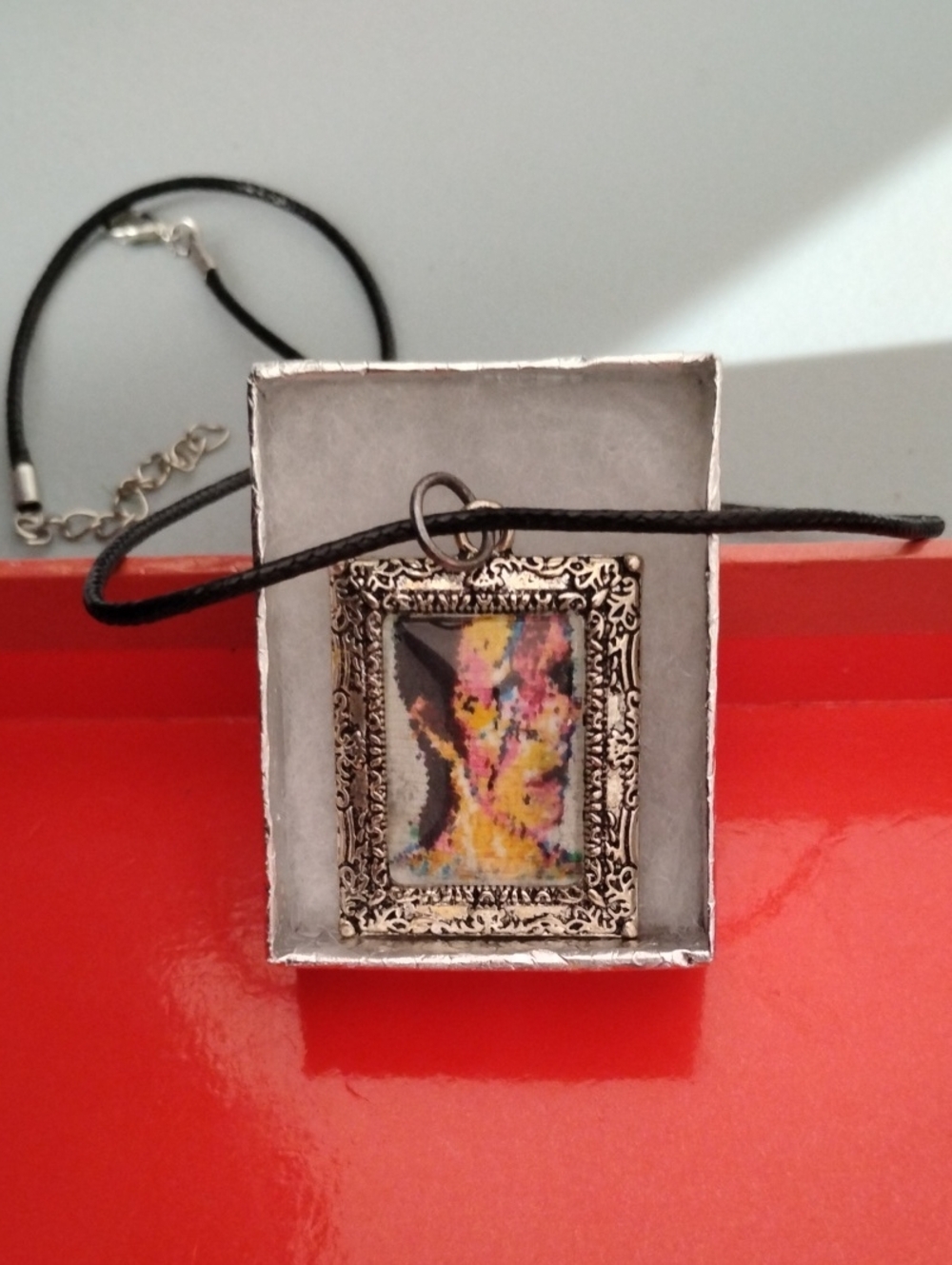 David Bowie Vintage-Style Floral Frame Pendant Necklace - Black Cord